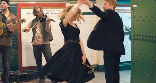 国产波霸情侣视频观看,甜蜜瞬间，浪漫演绎