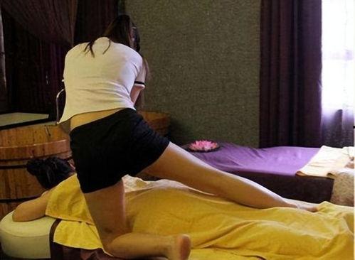 国产给女士按摩技师视频,女士享受舒适按摩体验