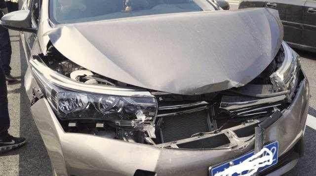 凯美瑞追尾国产车视频,行车记录仪记录惊险瞬间