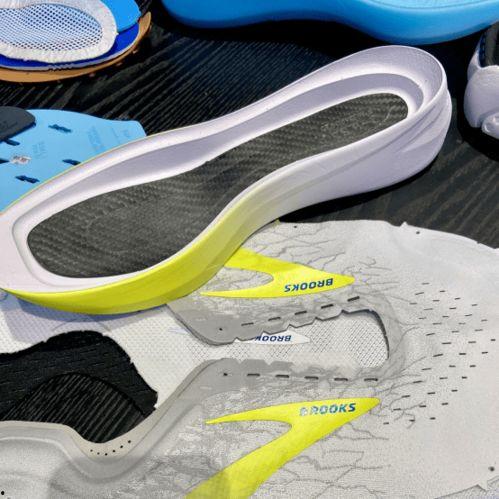 国产跑鞋组装视频大全,揭秘跑鞋制作全过程